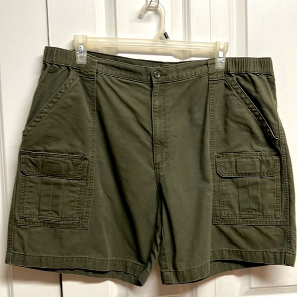 Savane Army Green Cotton Khaki Cargo Shorts Size 44 x 8